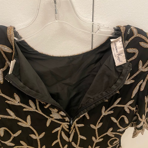 Laurence Kazar Embellished Black and Tan Short Sleeve Blouse - Picture 6 of 7